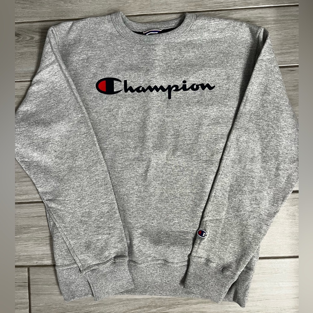 Champion Cree Neck sweatshirt. Medium. EUC